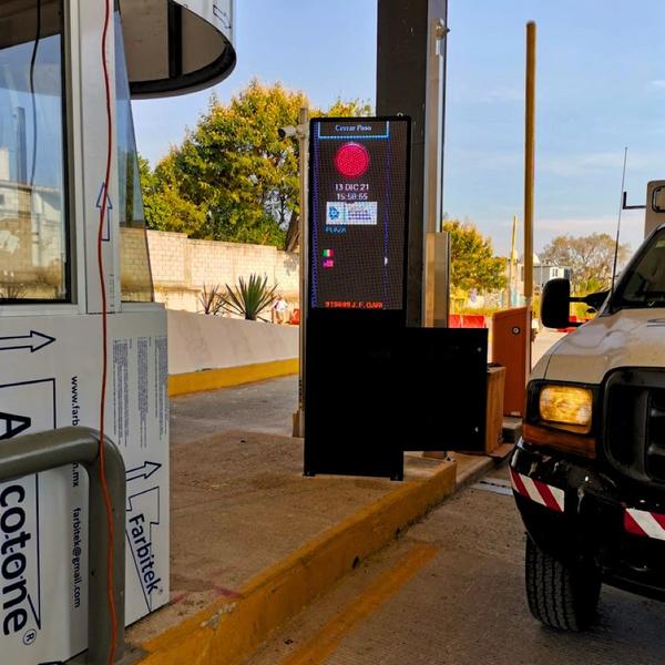 Outdoor LED totem installed at the Palmillas toll plaza, showing information to drivers