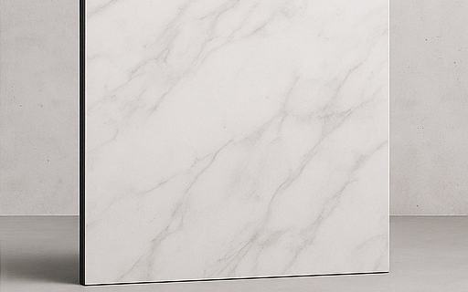 Panel Morphix con acabado de mármol blanco con veta gris